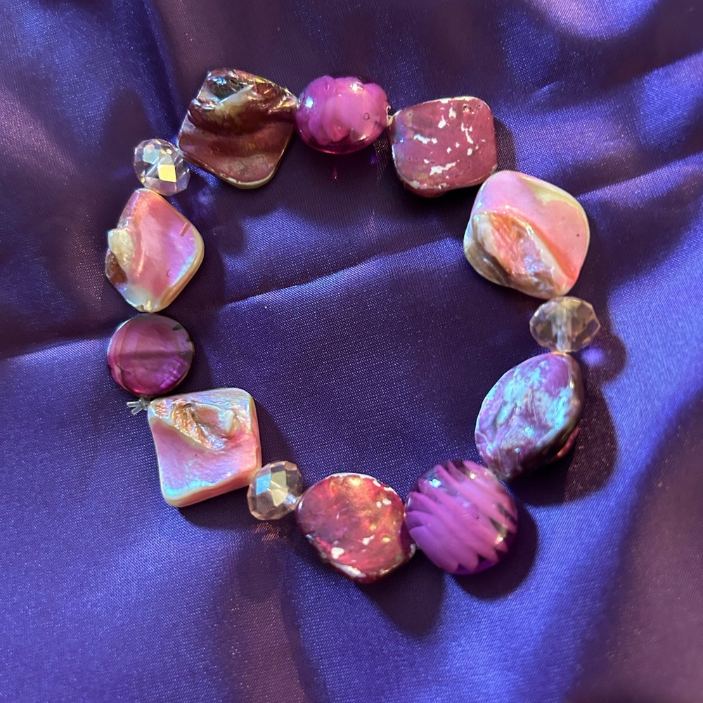 Pretty Pink and Purple Resin bead stretch bracelet. Unbranded. - Picture 4 of 7